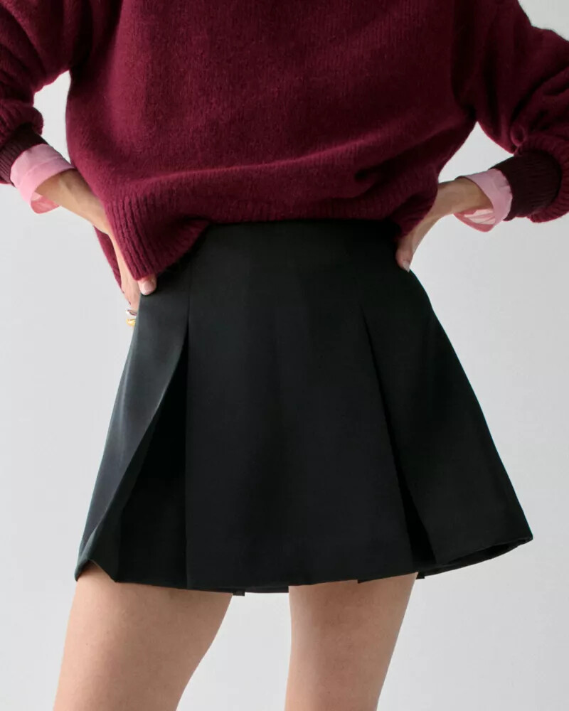 box pleat mini skirt black