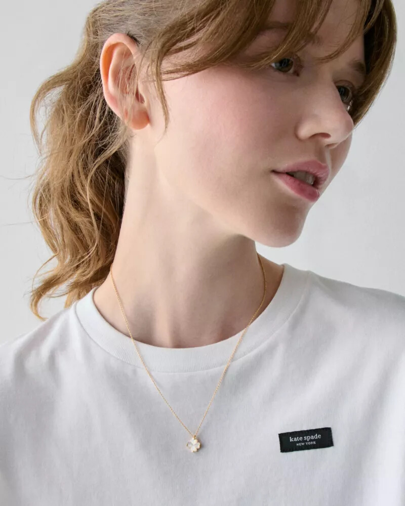 spade flower mini pendant mother of pearl