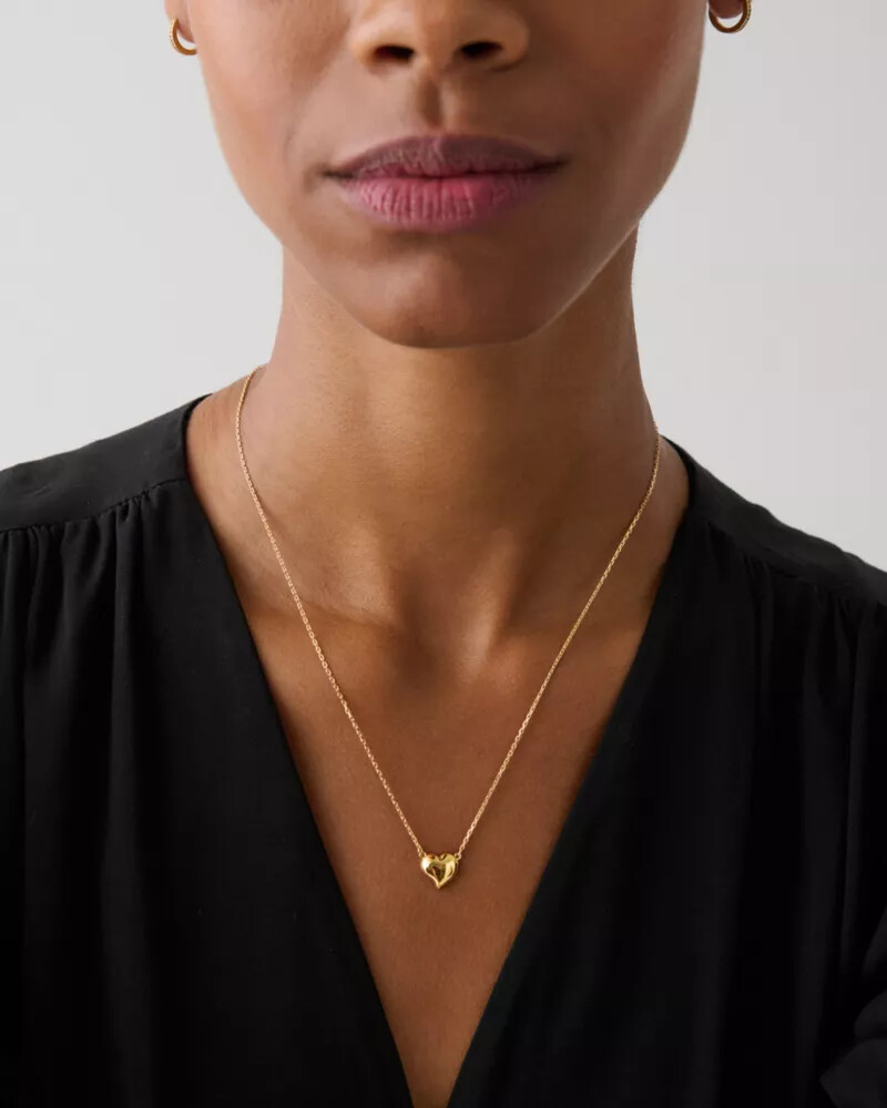 amour pendant gold