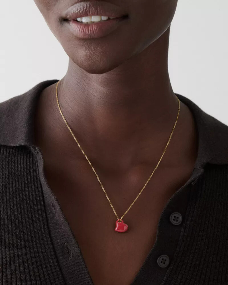 amour pendant dark scarlet
